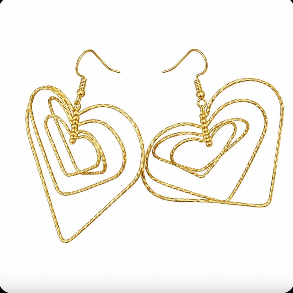 Gold Heart-Shaped Wire Earrings 3D movement